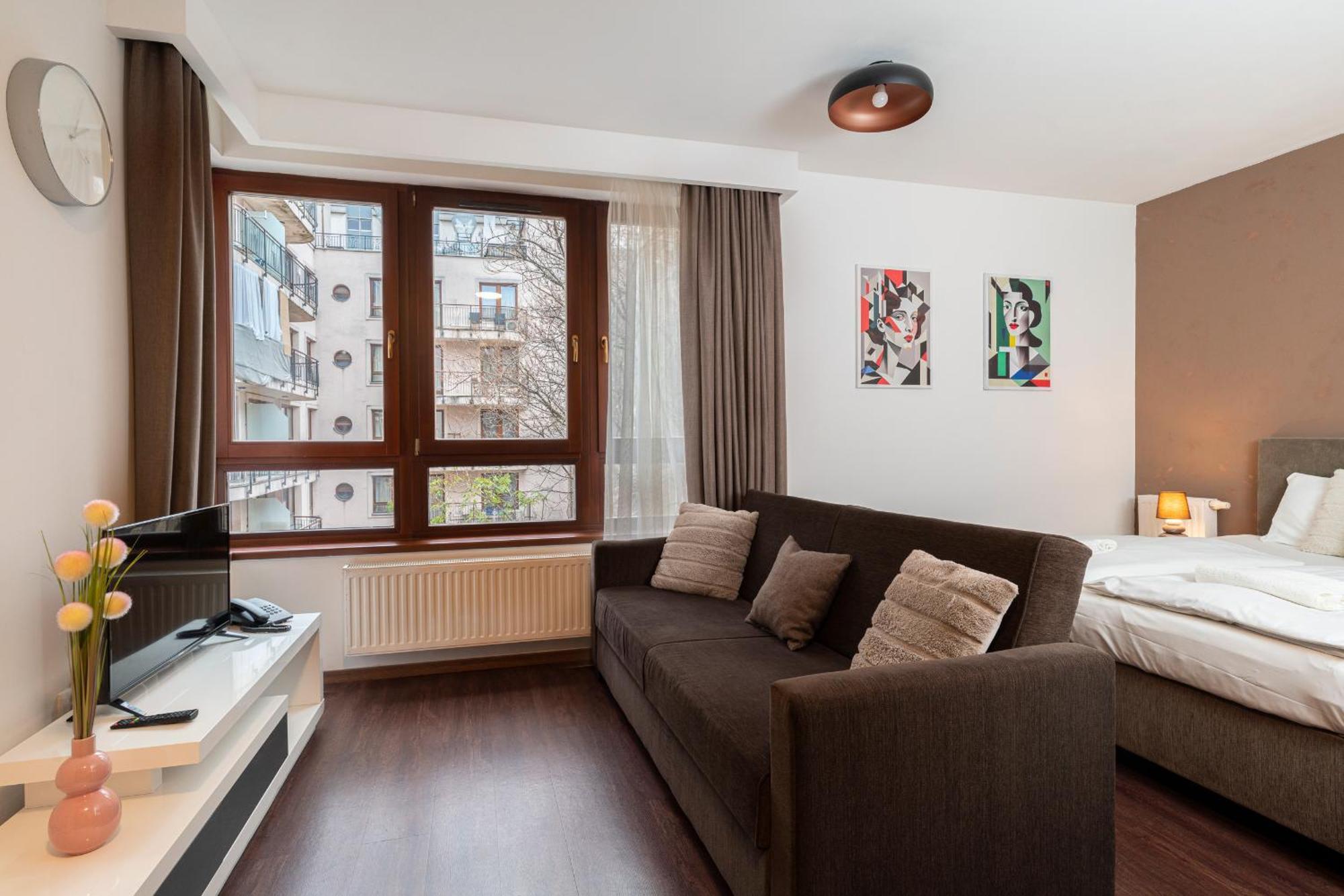 Deluxe Studio Apartment