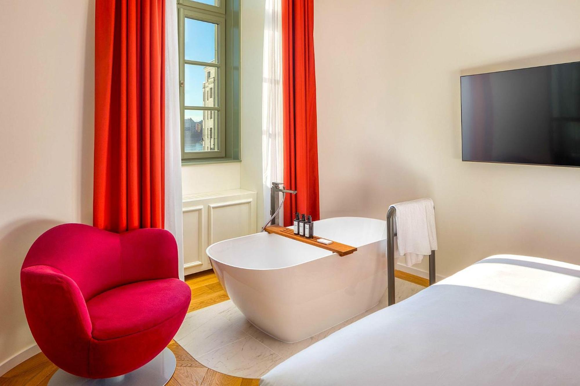 One-Bedroom Suite with Danube View